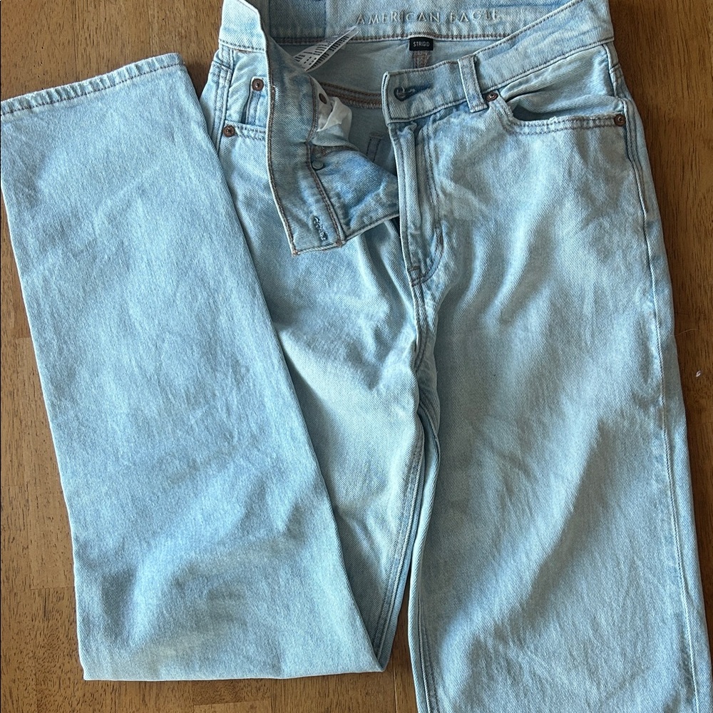 American Eagle Outfitters Women’s Light Blue Straight Jeans
